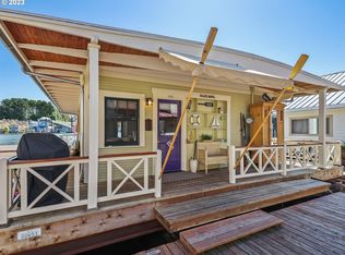 520 N Tomahawk Island Dr, Portland, OR