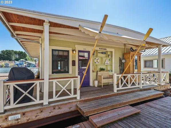 520 N Tomahawk Island Dr, Portland, OR 97217