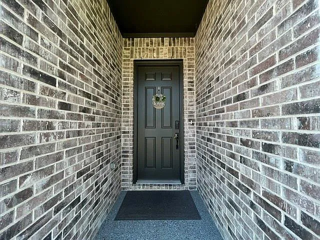 6 bed, 4.0 bath, 3239 sqft, $3,900 — Photo 3