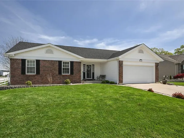 3328 Silvertrail Dr, Saint Charles, MO 63301
