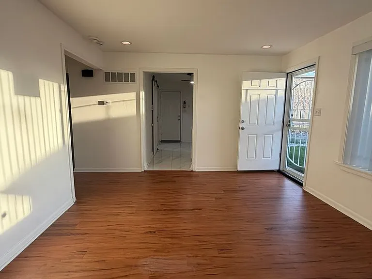 460 Hoxie Ave — Photo 9