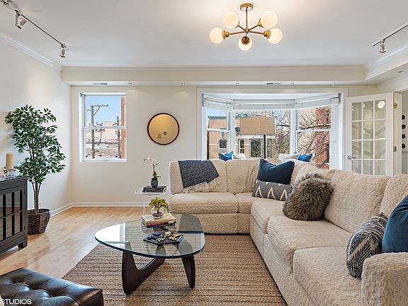 2nd image of 743 W Buckingham Pl #2