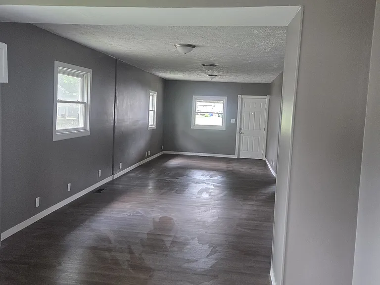 916 W Virginia Ave — Photo 1