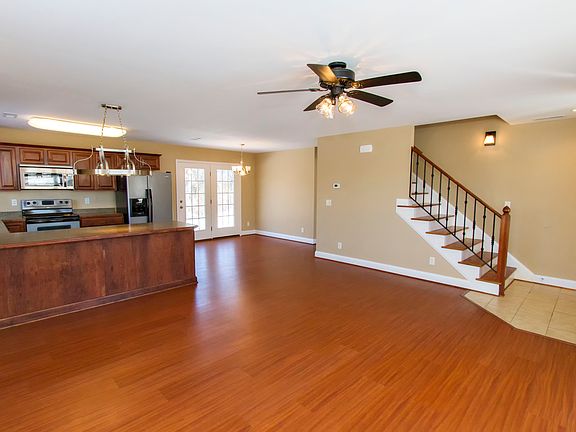 5th image of 200 Deerfield Ln