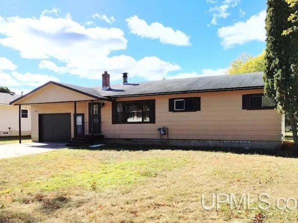 1212 S 22nd St, Escanaba, MI 49829