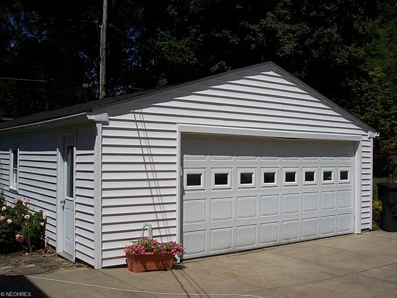 2nd image of 382 Crestwood Ave