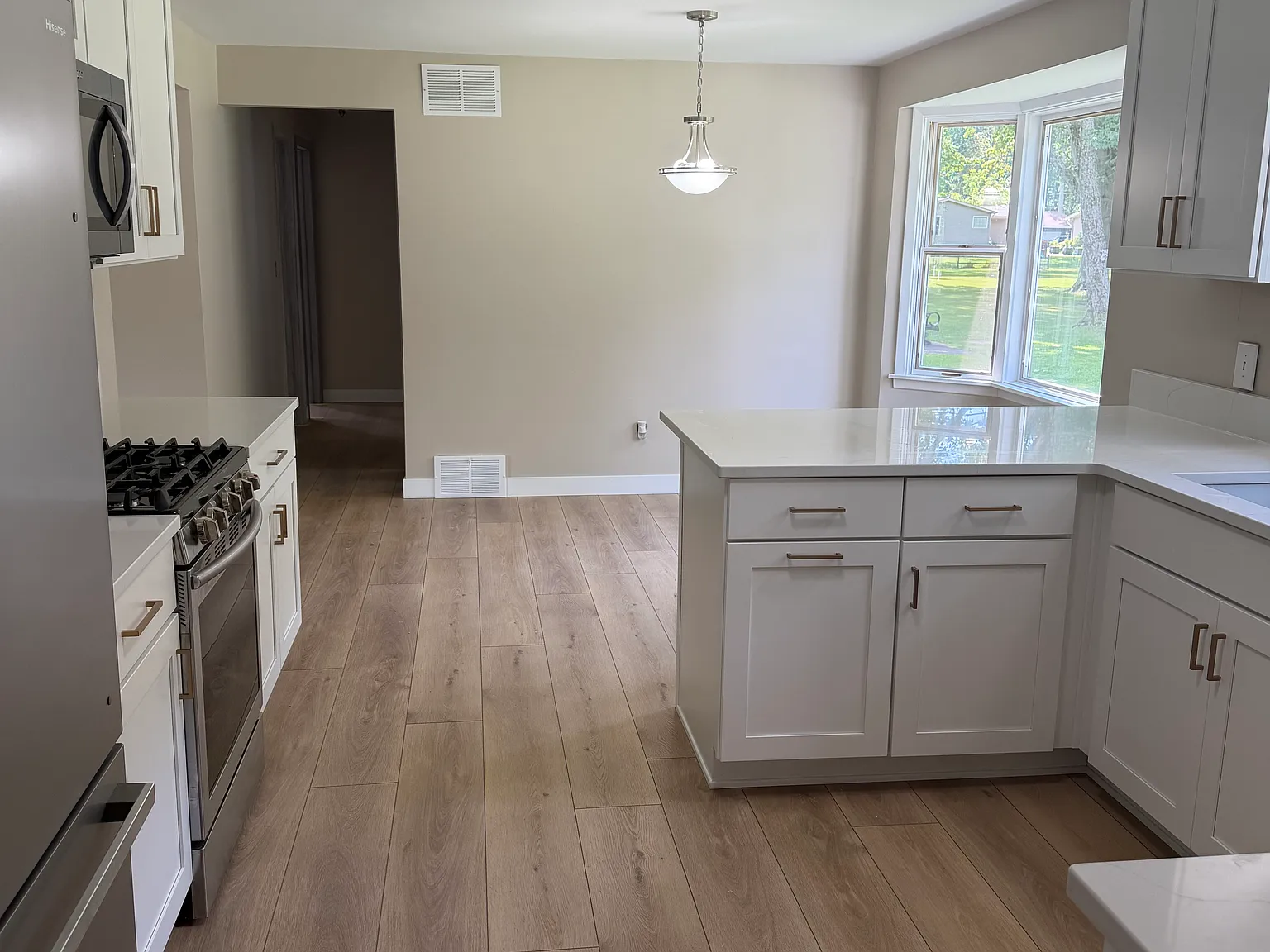 3 bed, 1124 sqft, $2,750 — Photo 4