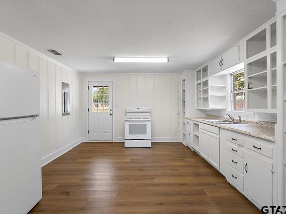 3rd image of 406 Marchman St
