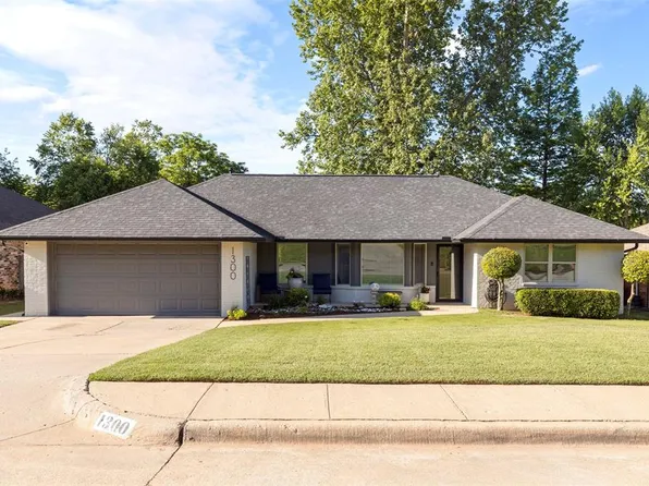 1300 Devonshire Ct, Edmond, OK 73034