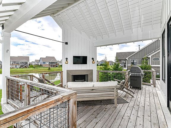 4th image of 18175 Lakes End Dr
