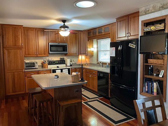 4th image of 805 W Spring St