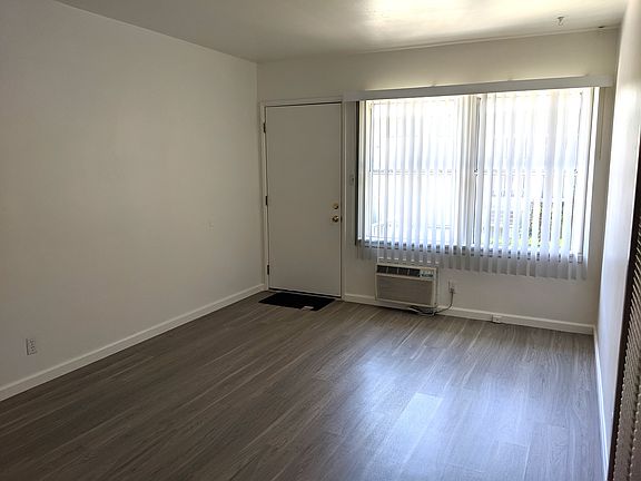 3rd image of 921 W Angeleno Ave