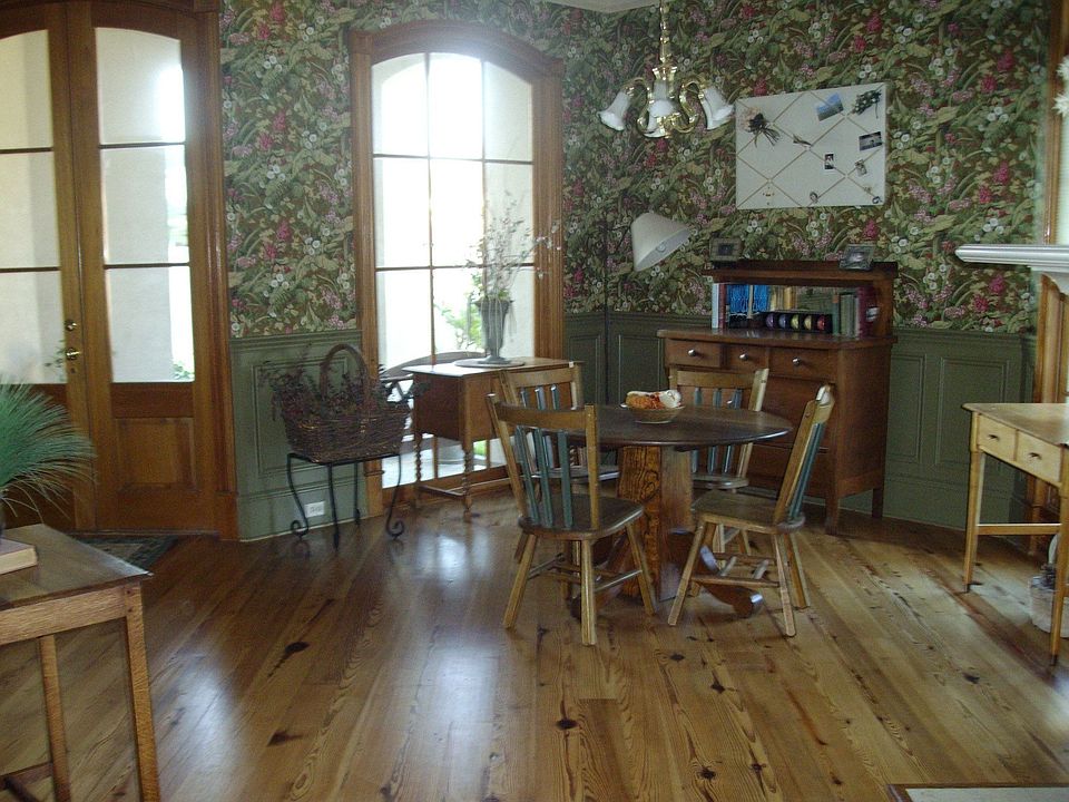 Triple-crown molding