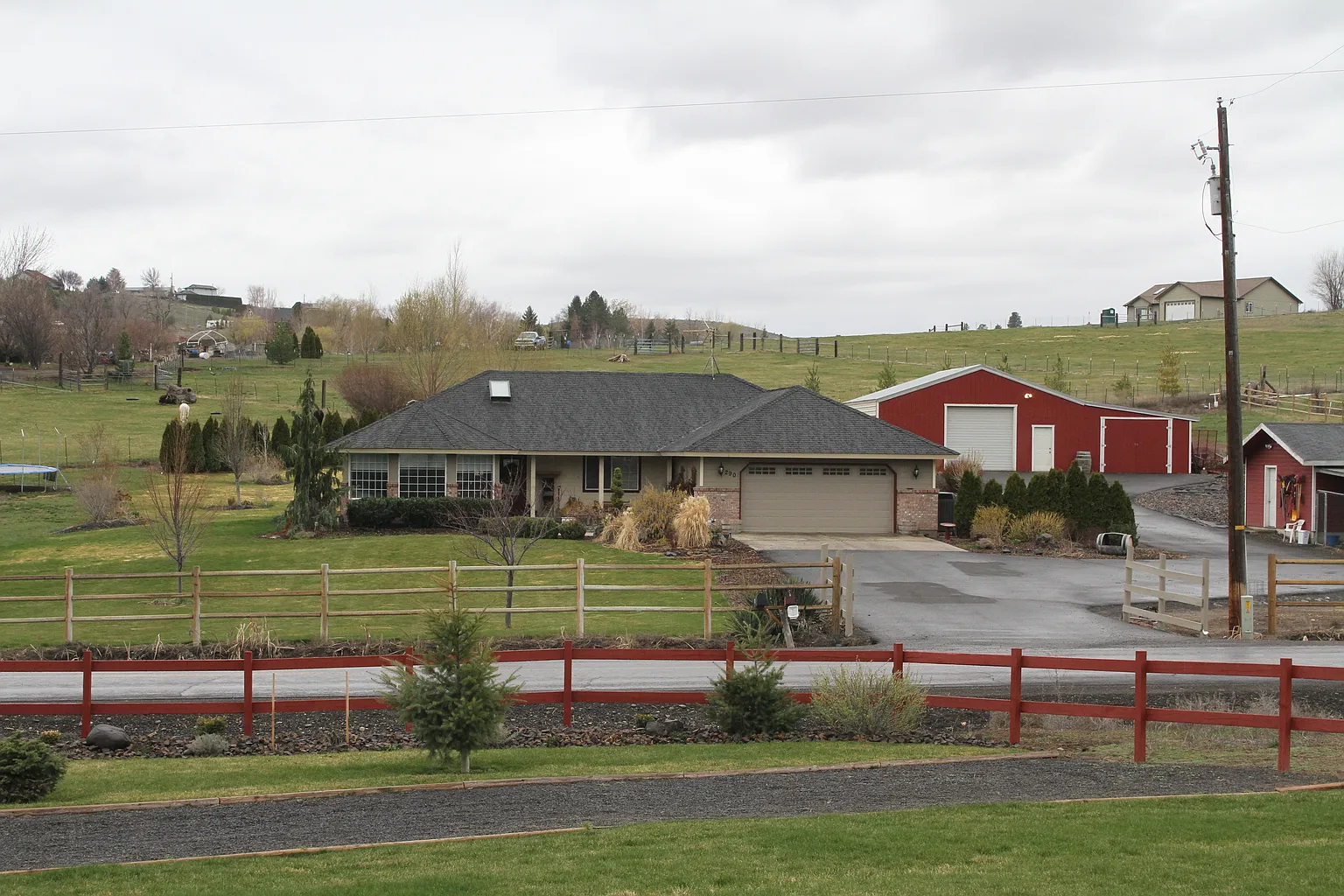 290 S Wenas Rd photo 1