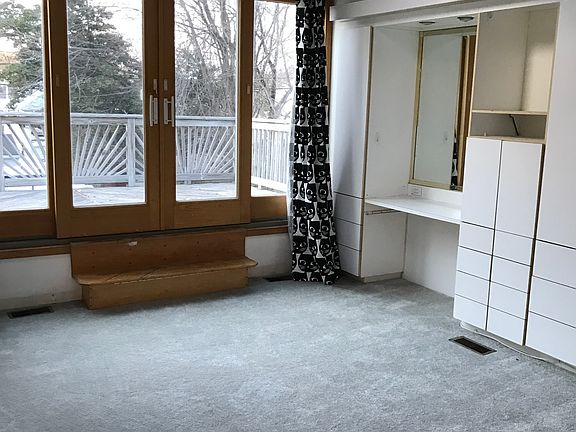 Upper Master BR w/deck