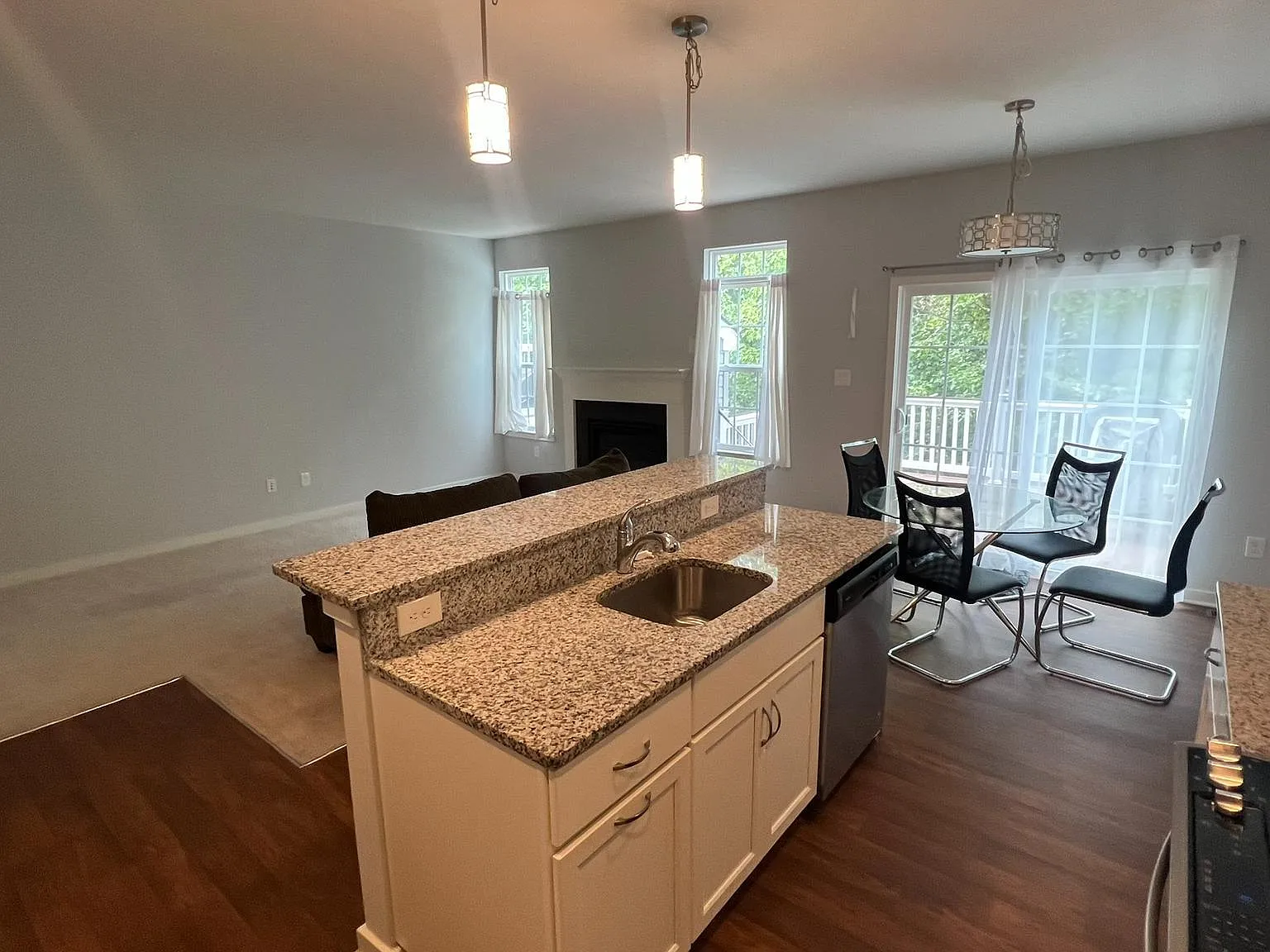 3 bed, 2.5 bath, 1561 sqft, $2,900 — Photo 4