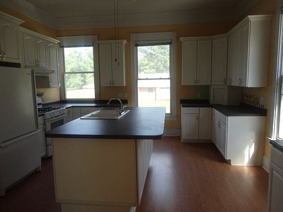 5th image of 410 Park Ave