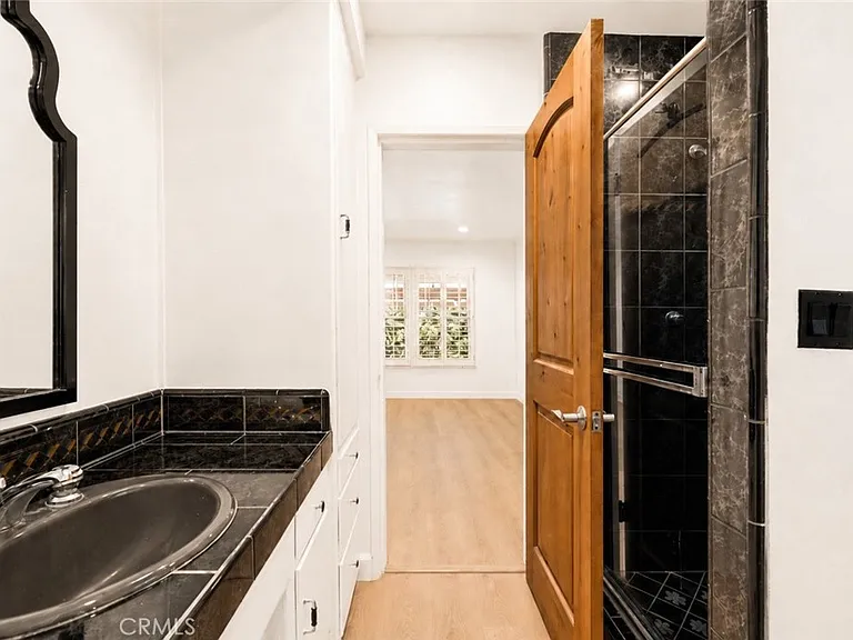 22204 Avenue San Luis — Photo 19