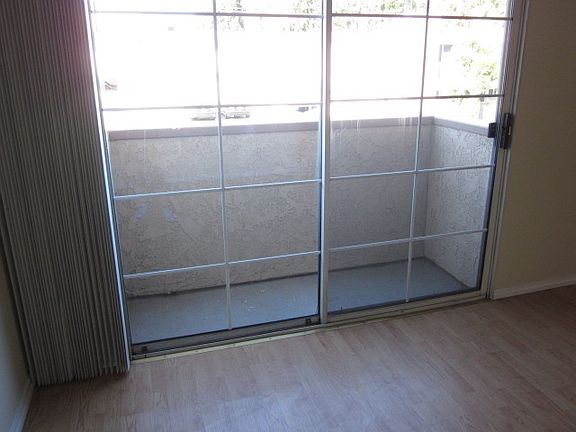 3rd image of 13610 Moorpark St APT 106
