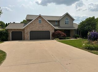 522 Stoneway Dr, Morton, IL 61550