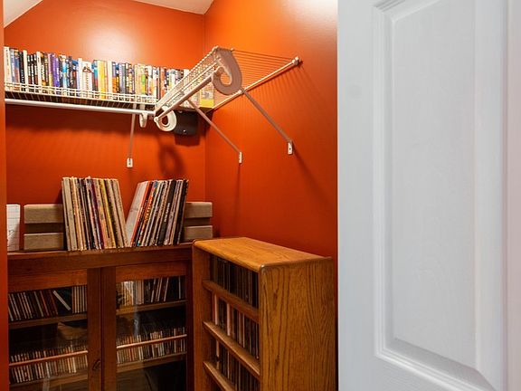 4th image of 2927 N Gresham Ave #201
