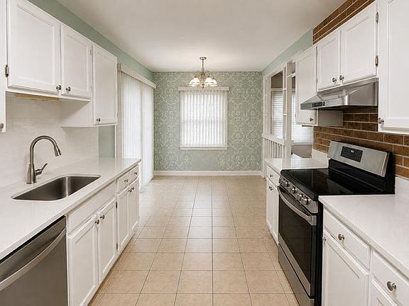 3rd image of 119 S Elroy Ave