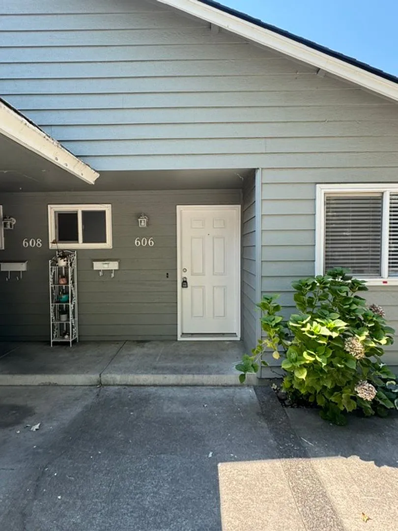 606-608 HOLLY — Photo 2