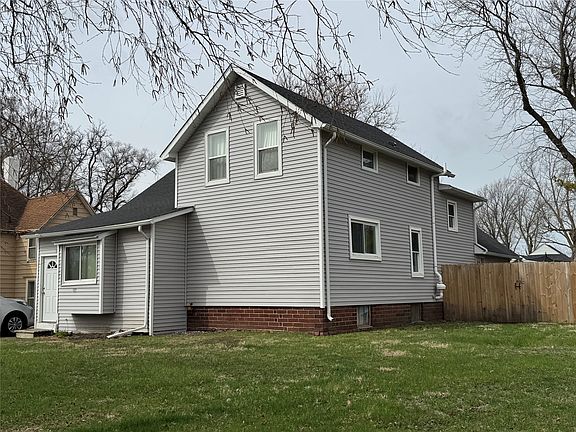 4th image of 819 Division St