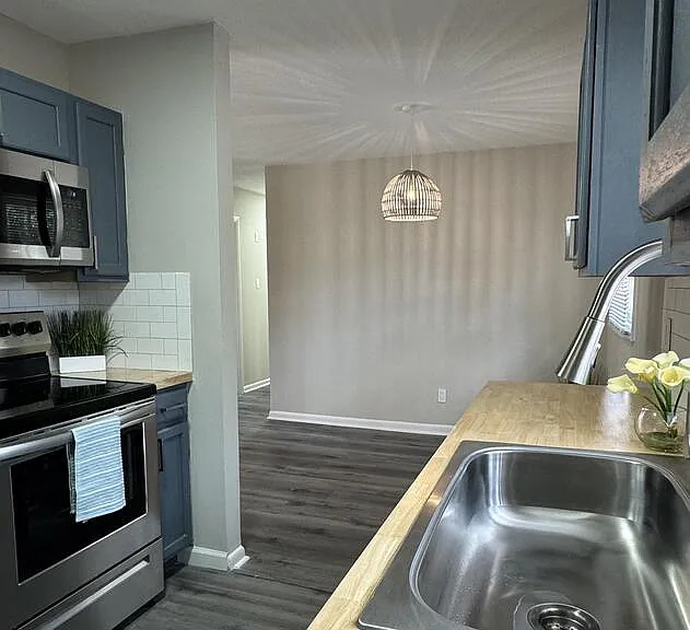 824 Stoneykirk Dr — Photo 5
