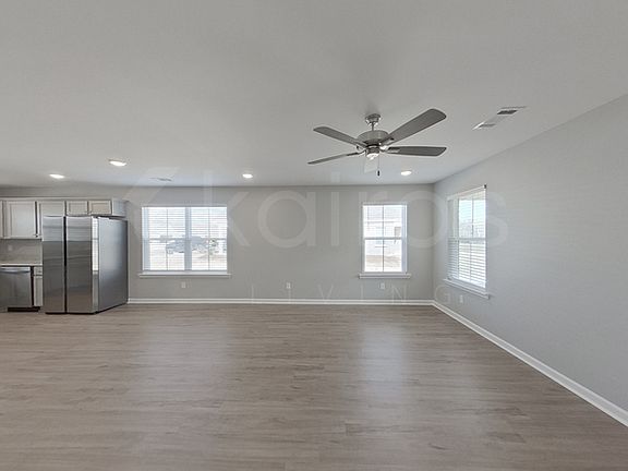 4th image of 350 Angela St