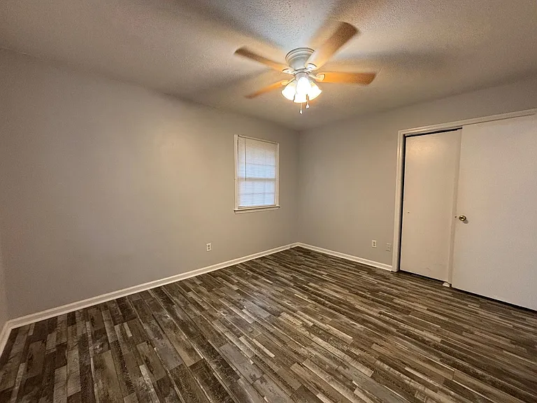 102 Hillside Ct — Photo 19