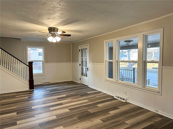 3rd image of 810 E Main St