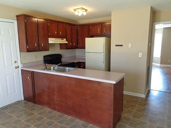 4th image of 3235 N Senseney Cir