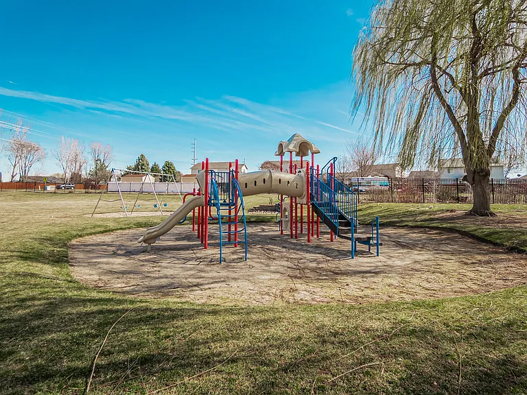 2479 W Washington Ave — Photo 40