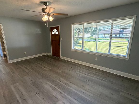 2nd image of 211 Cassil St
