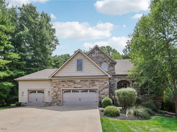 9601 Highland Dr, Brecksville, OH 44141
