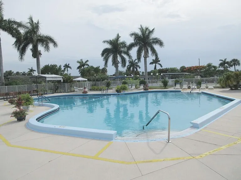 2572 Emory Dr E #J — Photo 27