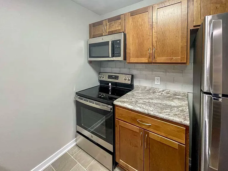Highland View Apartments — Photo 83