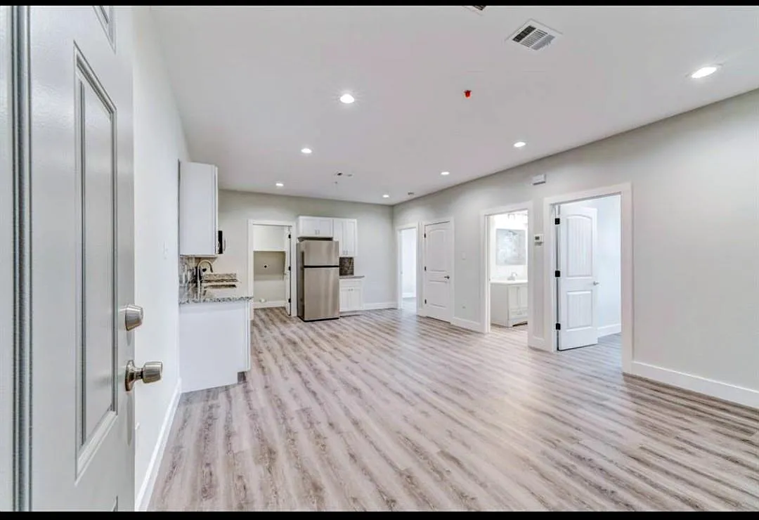 2906 Berry Rd — Photo 2
