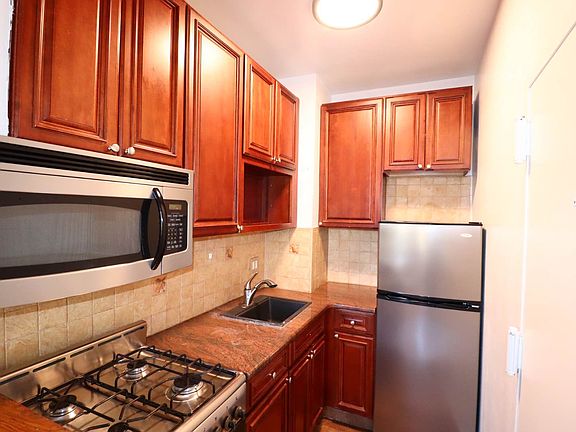 3rd image of 81 Waverly Ave #1B