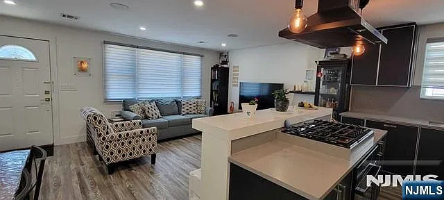 2 bed, 2.5 bath, $4,000 — Photo 4