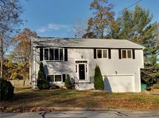 85 Zinnia St, Warwick, RI 02886