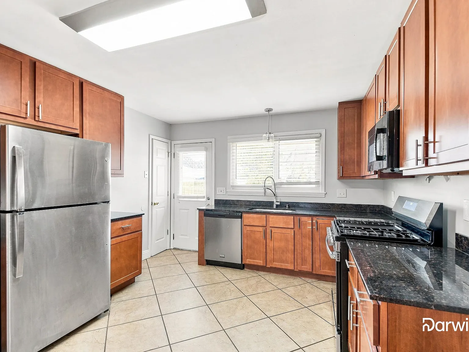 3 bed, 3.0 bath, 1227 sqft, $1,885 — Photo 4