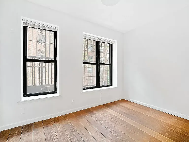 196 Elizabeth St #1 — Photo 3