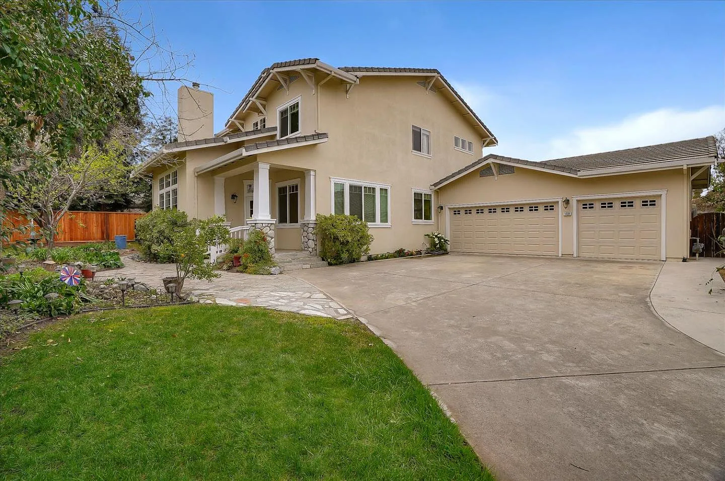 1409 Casablanca Cir photo 1