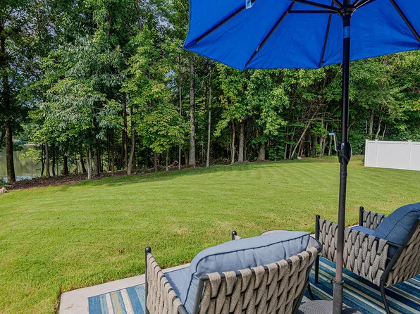 512 Kayak Ct, Mebane, NC 27302