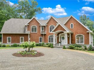 98 Owl Ridge Rd, Woodbury, CT 06798