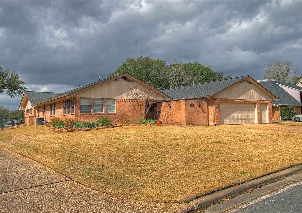 1st image of 1118 Lakeside Dr