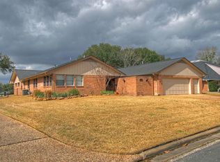 1118 Lakeside Dr, Huntsville, TX 77340