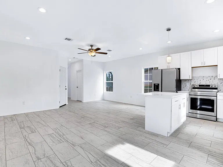 874 E Sunshine Dr #102 — Photo 15